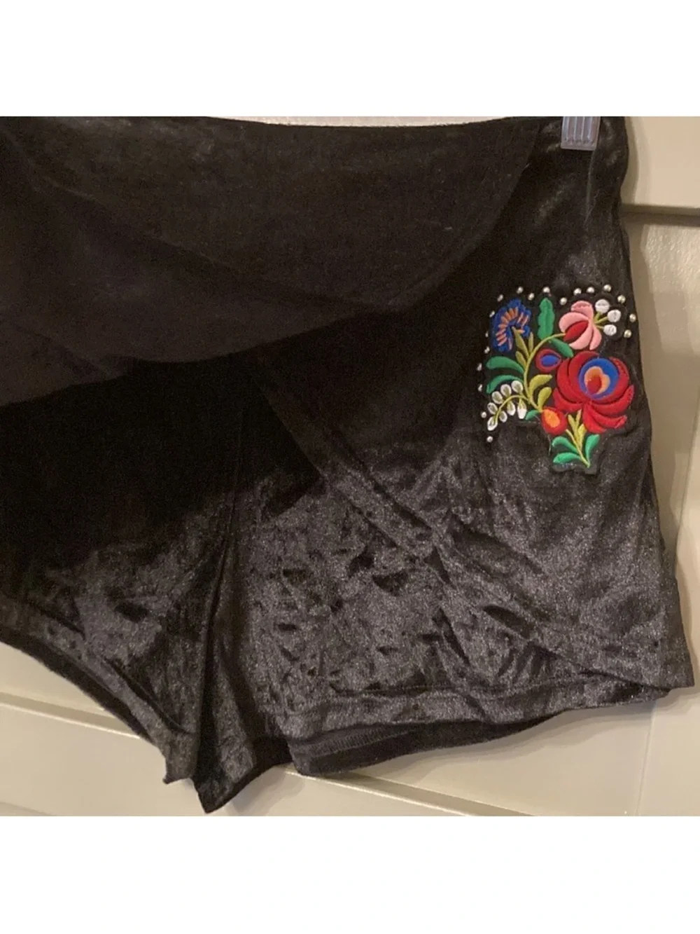 L'atiste By Amy Black Velvet Floral Embroidered Skort & Crop Top Set Size Small - Picture 12 of 15